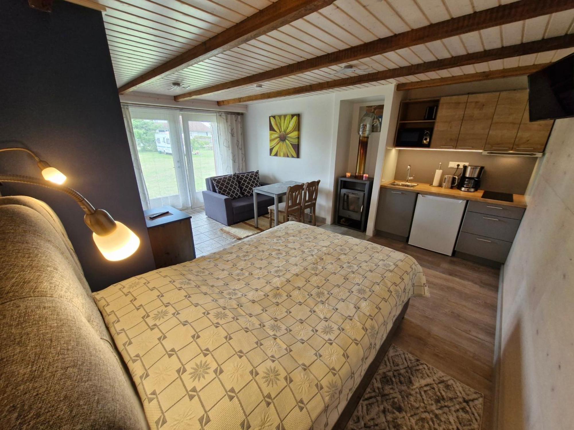 Piibelehe Guest Accommodation Курессааре Экстерьер фото